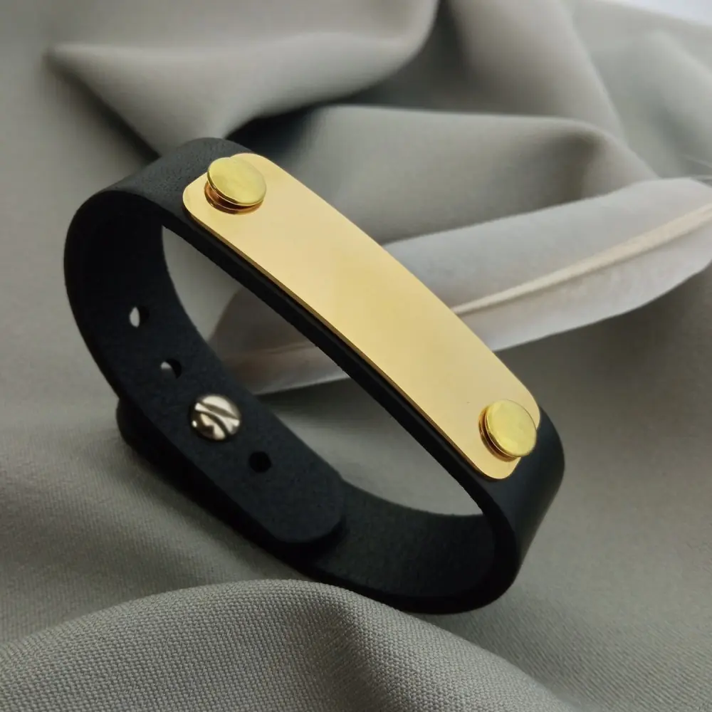 Lederarmband mit Edelstahl-Schild