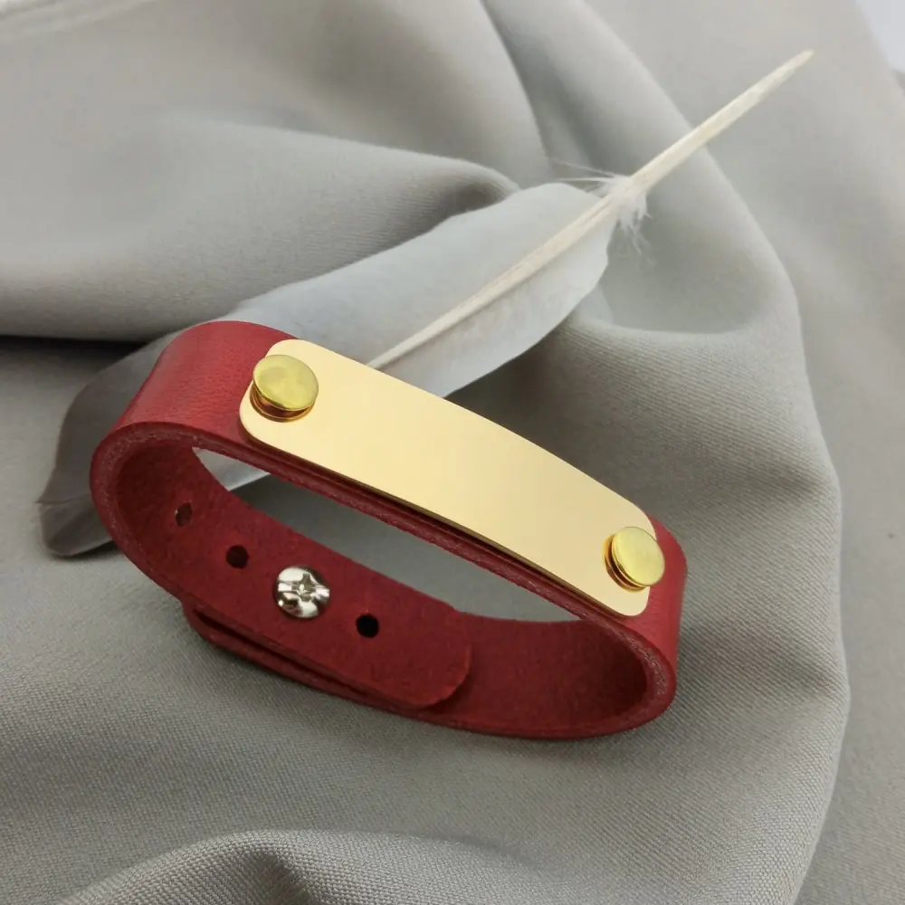 Lederarmband mit Edelstahl-Schild