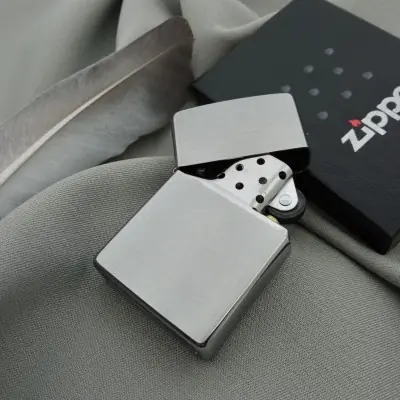 ZIPPO-Feuerzeug Brushed Chrome 200 